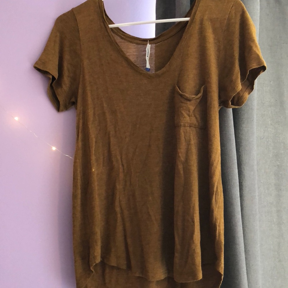 gold short sleeve pocket tee